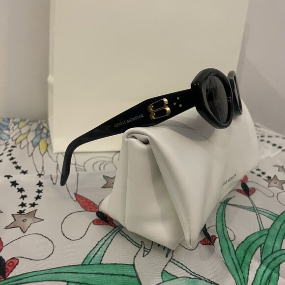 Gentle Monster Statement Black Sunnies Gold Hardware – Viral Style